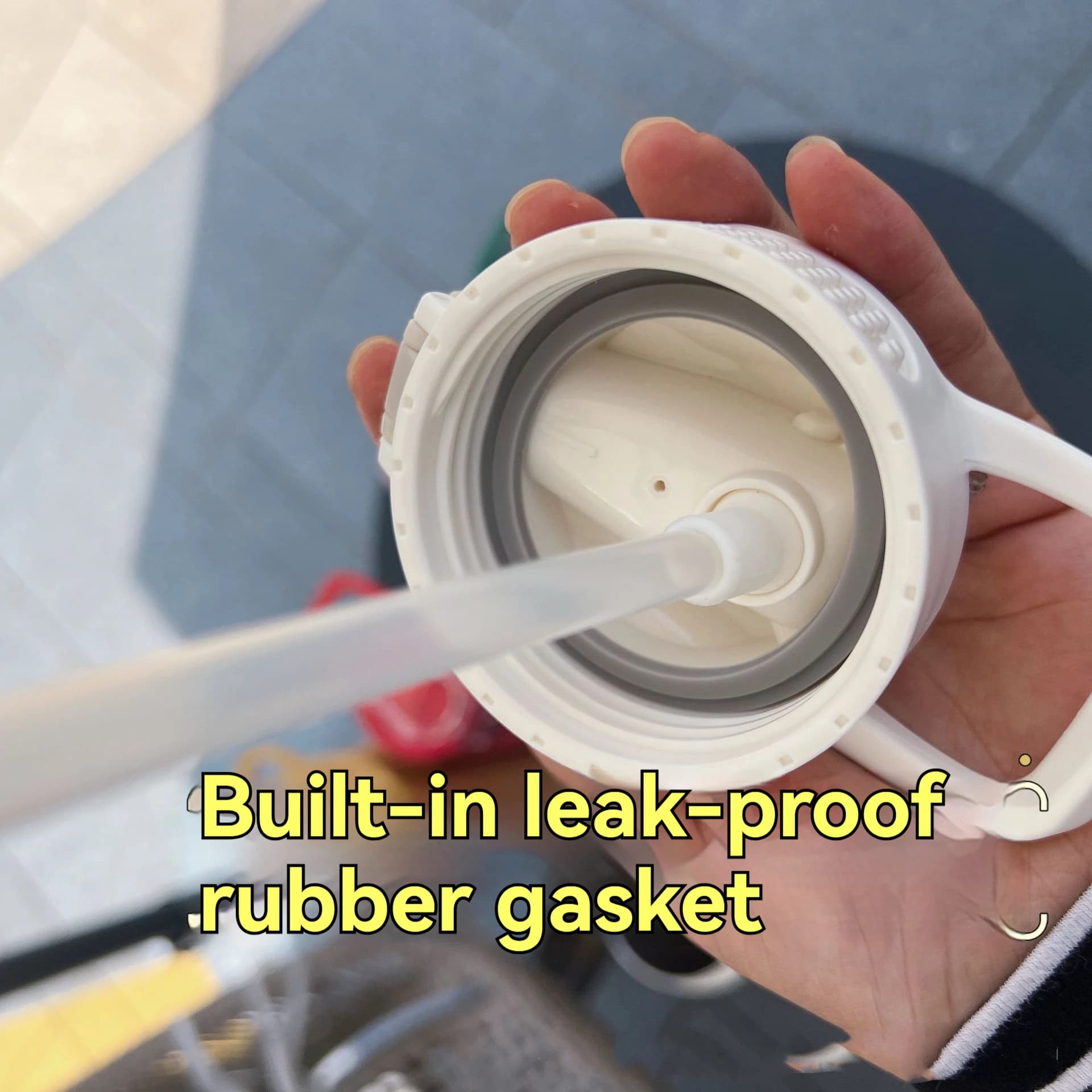 ストロー付きステンレス魔法瓶 600/750ML